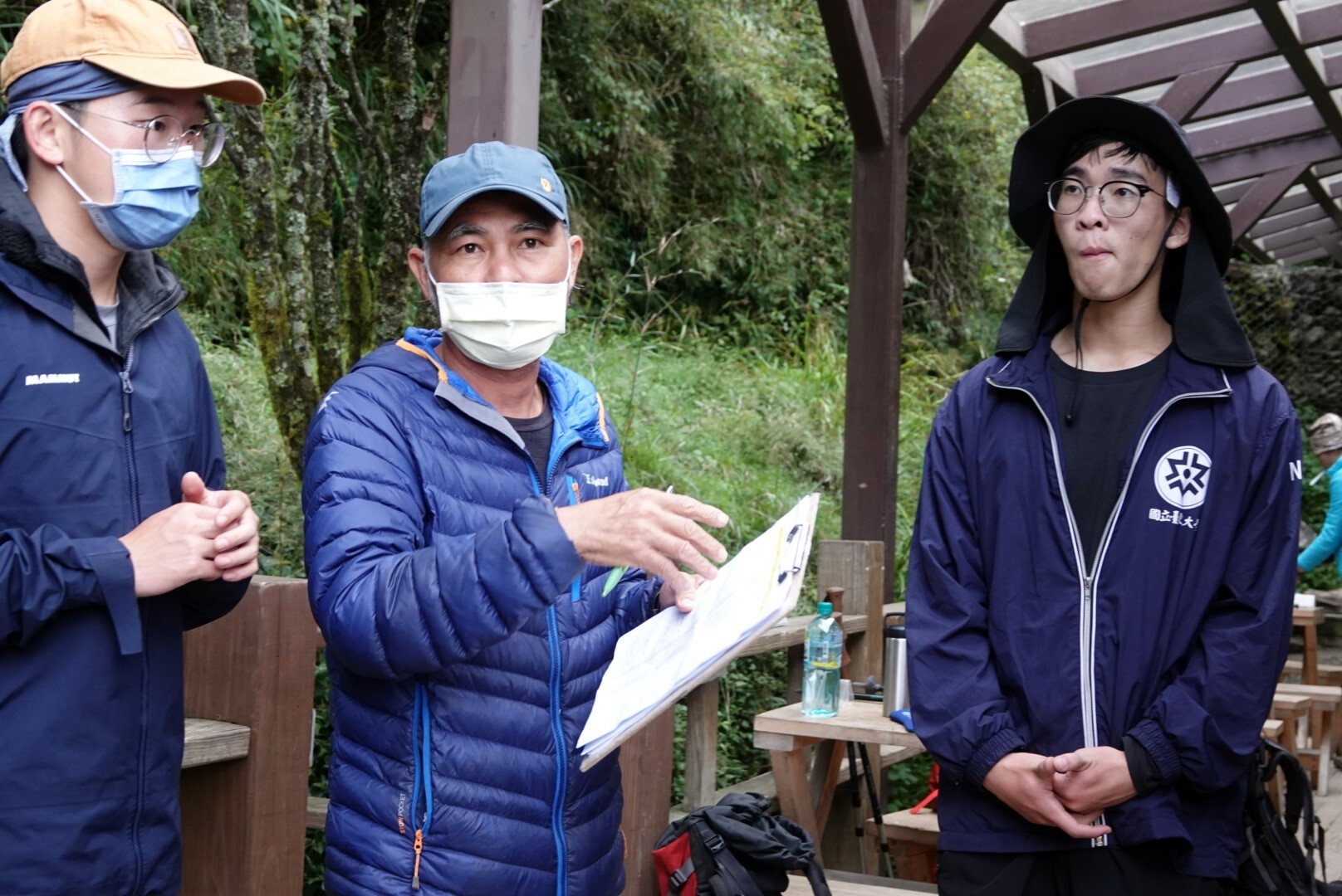 向陽山屋管理員解說。