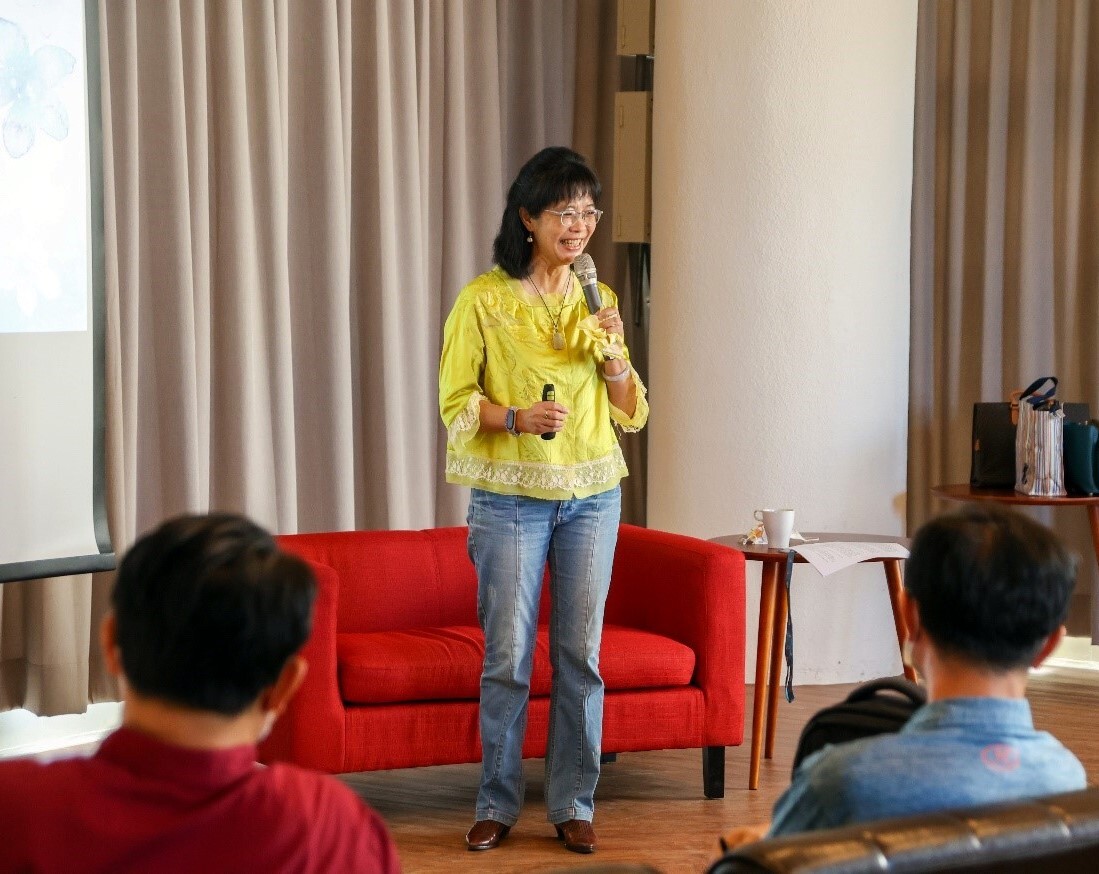 余德慧教授的夫人顧瑜君教授以簡潔俐落、幽默詼諧的方式回顧余德慧教授一生