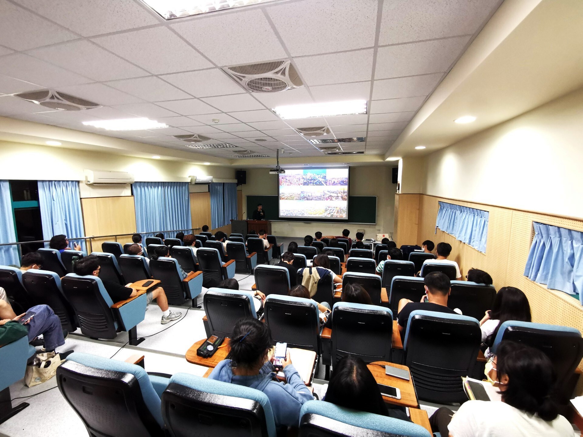 洪人傑建築師的演講座無虛席