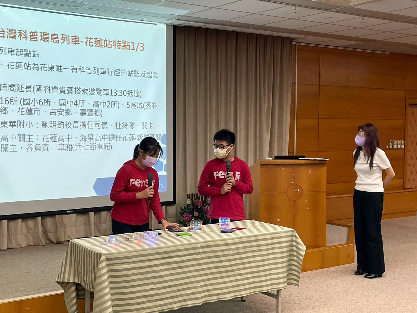 豐裡國小演示「祈願光筒」實驗