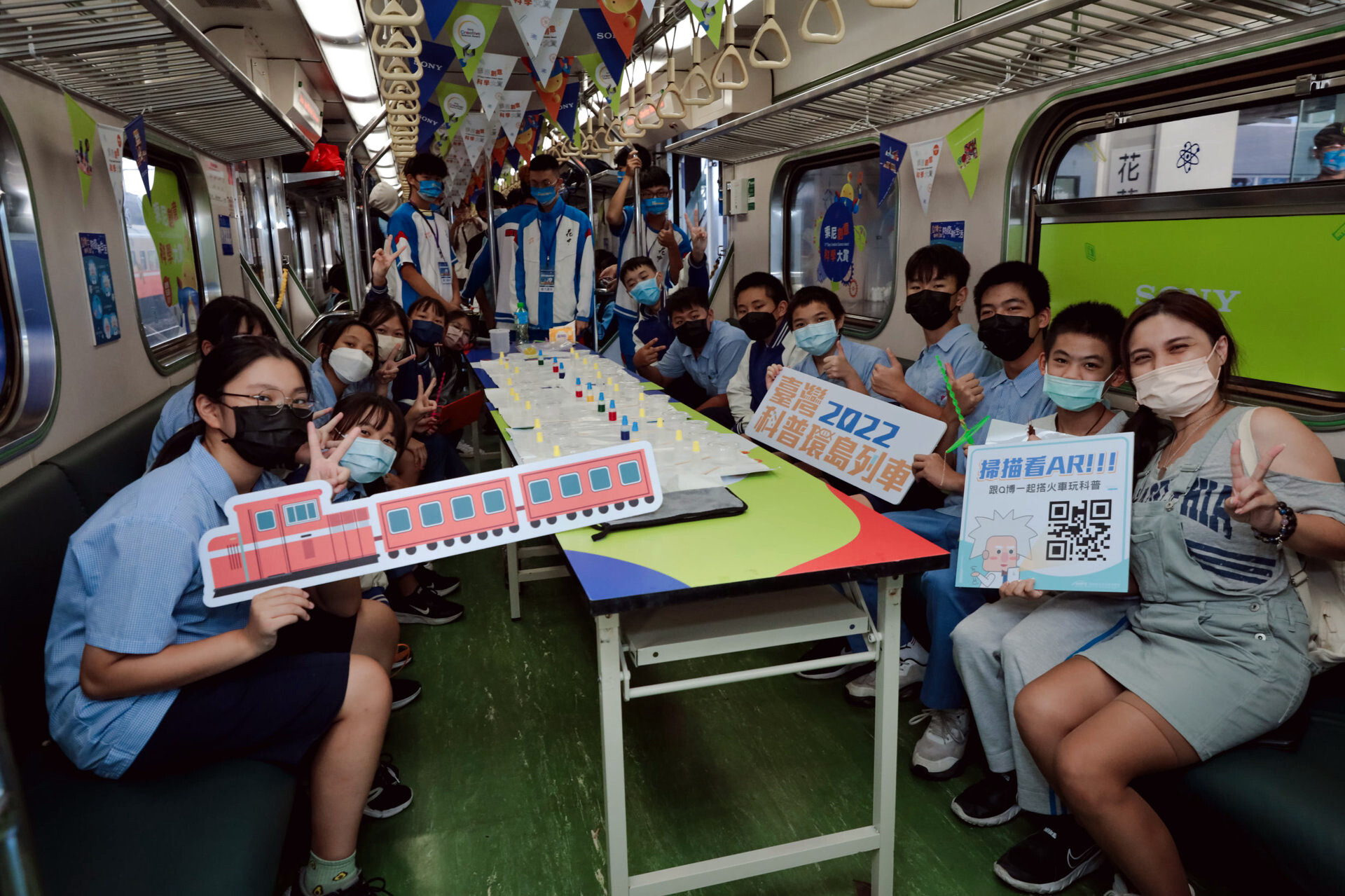 宜昌國中師生搭乘科普列車開心動手做!
