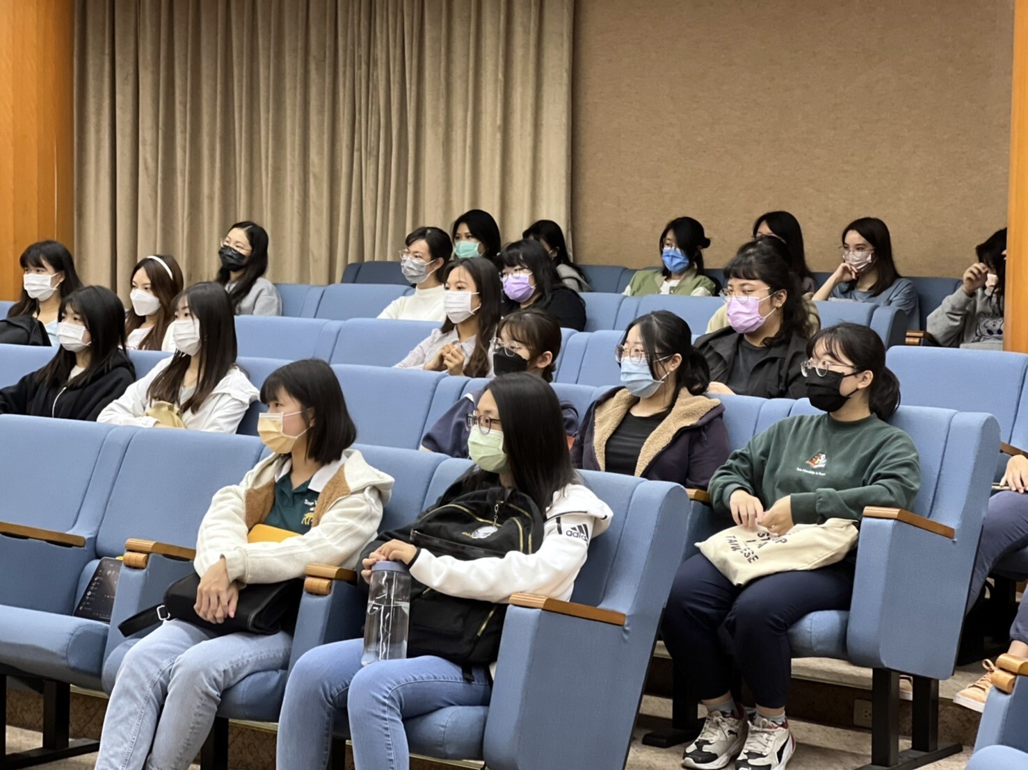 國際處辦理2022國際接待義工實體分享會
