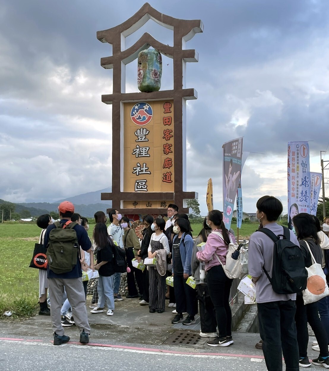 講師帶領同學認識社區深耕情況
