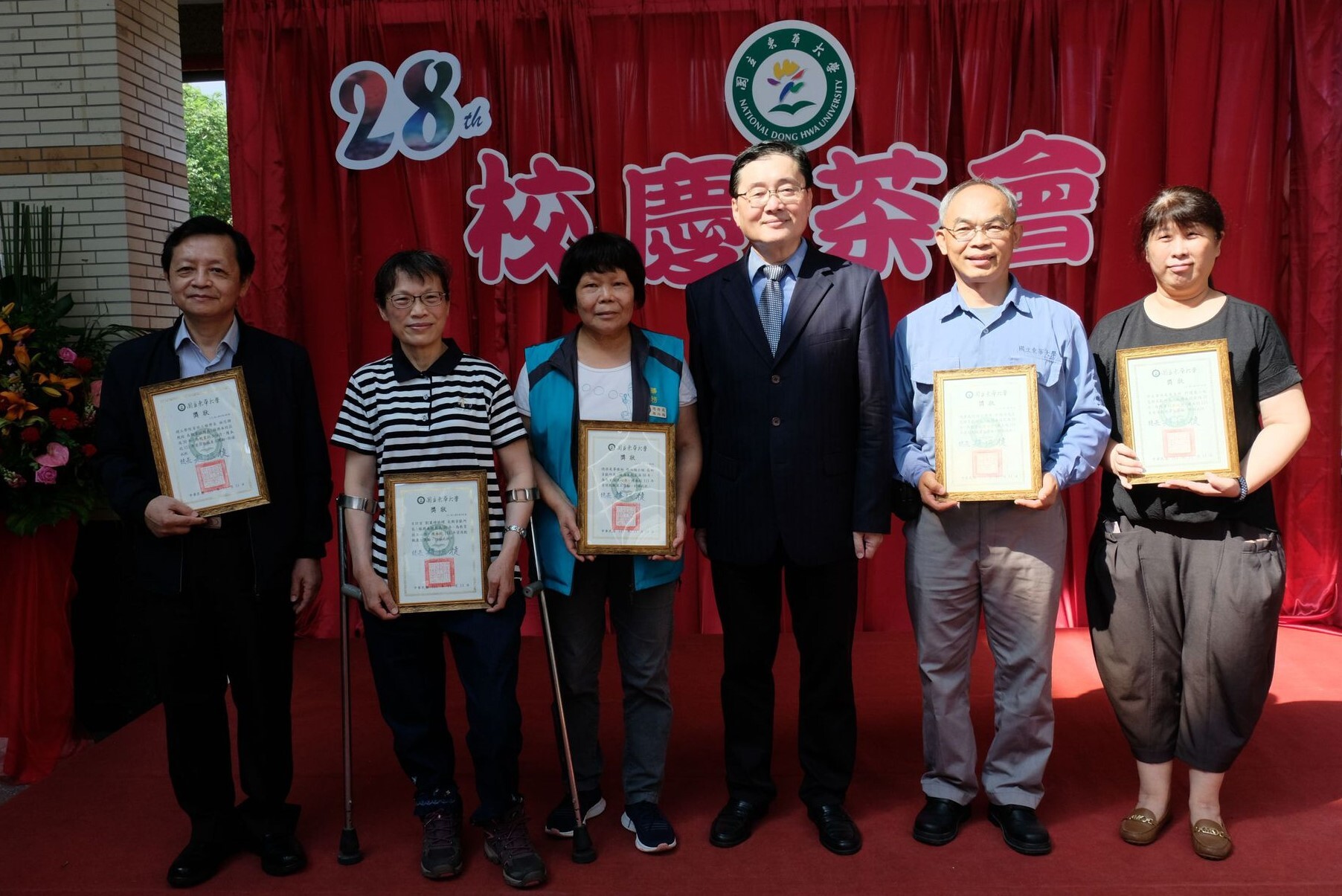 資深教職員工30年:林信鋒副校長、劉麗樟助理、顏淑梅小姐、吳禎琦先生、邱瓊慧小姐