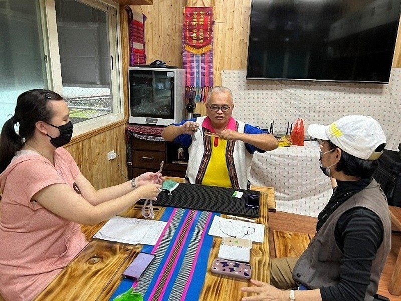 人社院中國語文學系同學同學訪談魯巴斯教會簡牧師