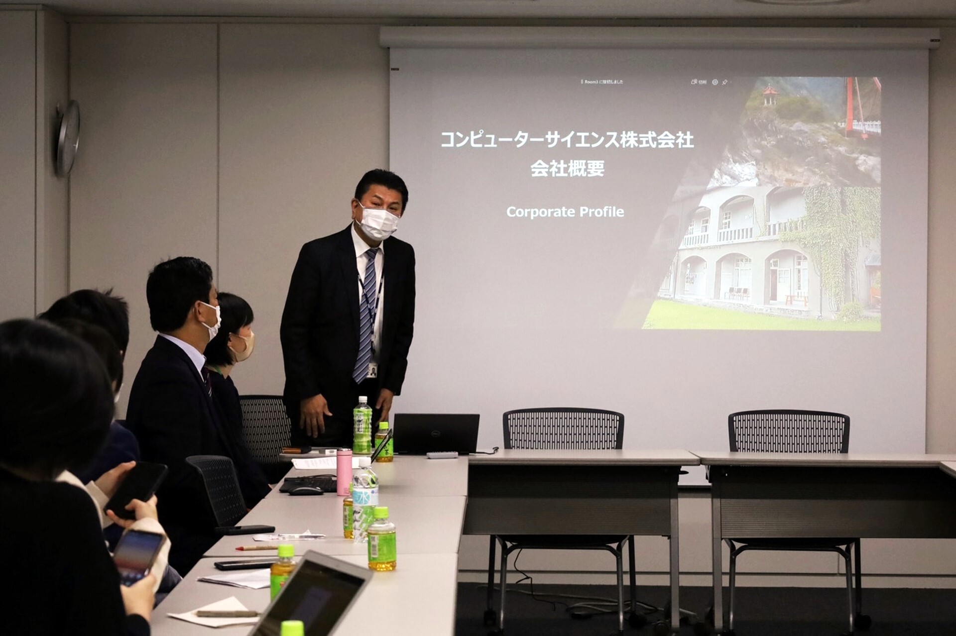 コンピューターサイエンス株式会社(Computer Science Corporation)社長安田秀敏親自對國立東華大學國企系移地教學暨企業參訪團進行企業介紹