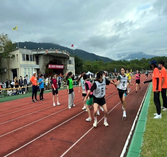 東華大學28周年校慶運動會運動會大隊接力比賽