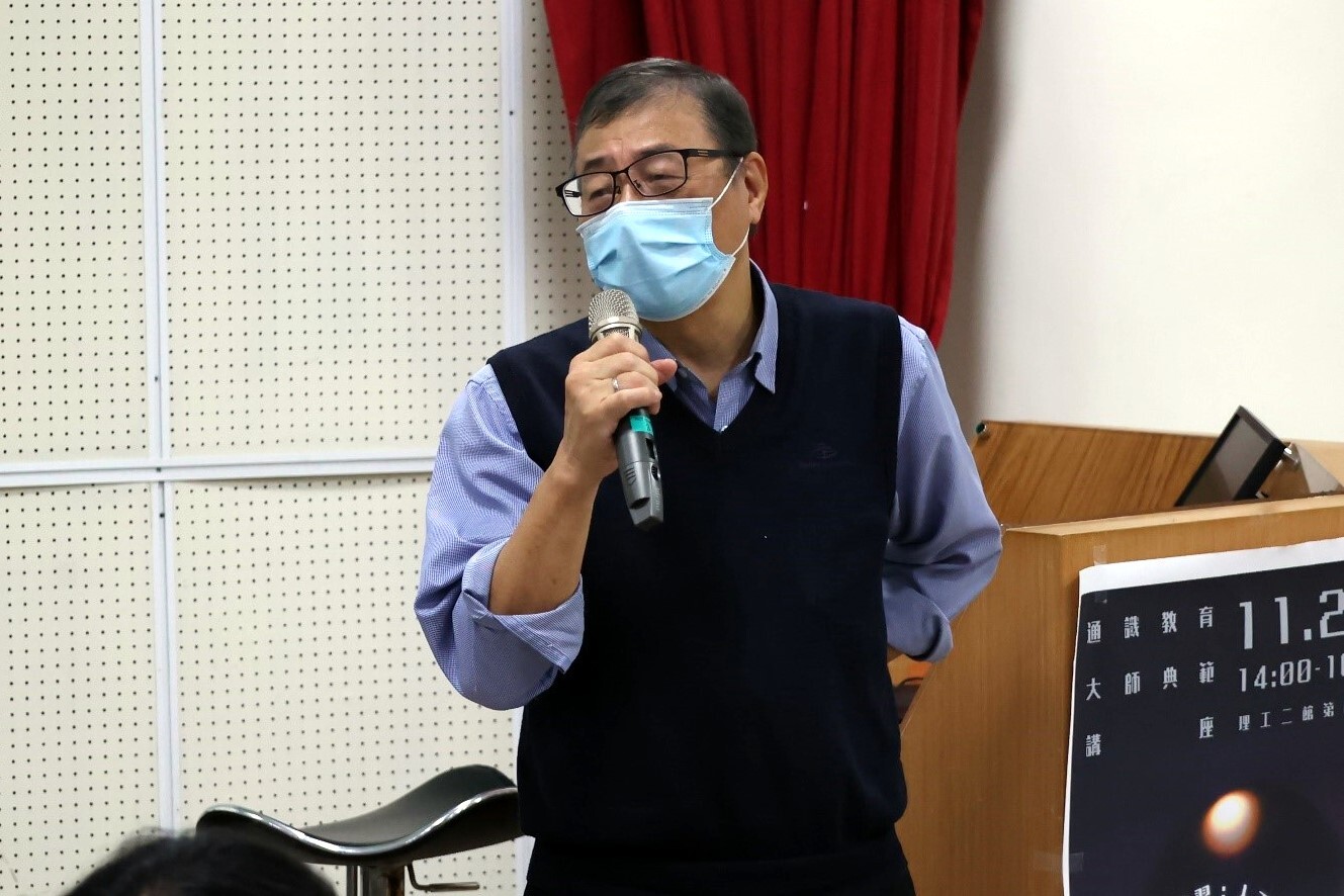 陳德懷教授與同學們分享「趣創理論」的觀念