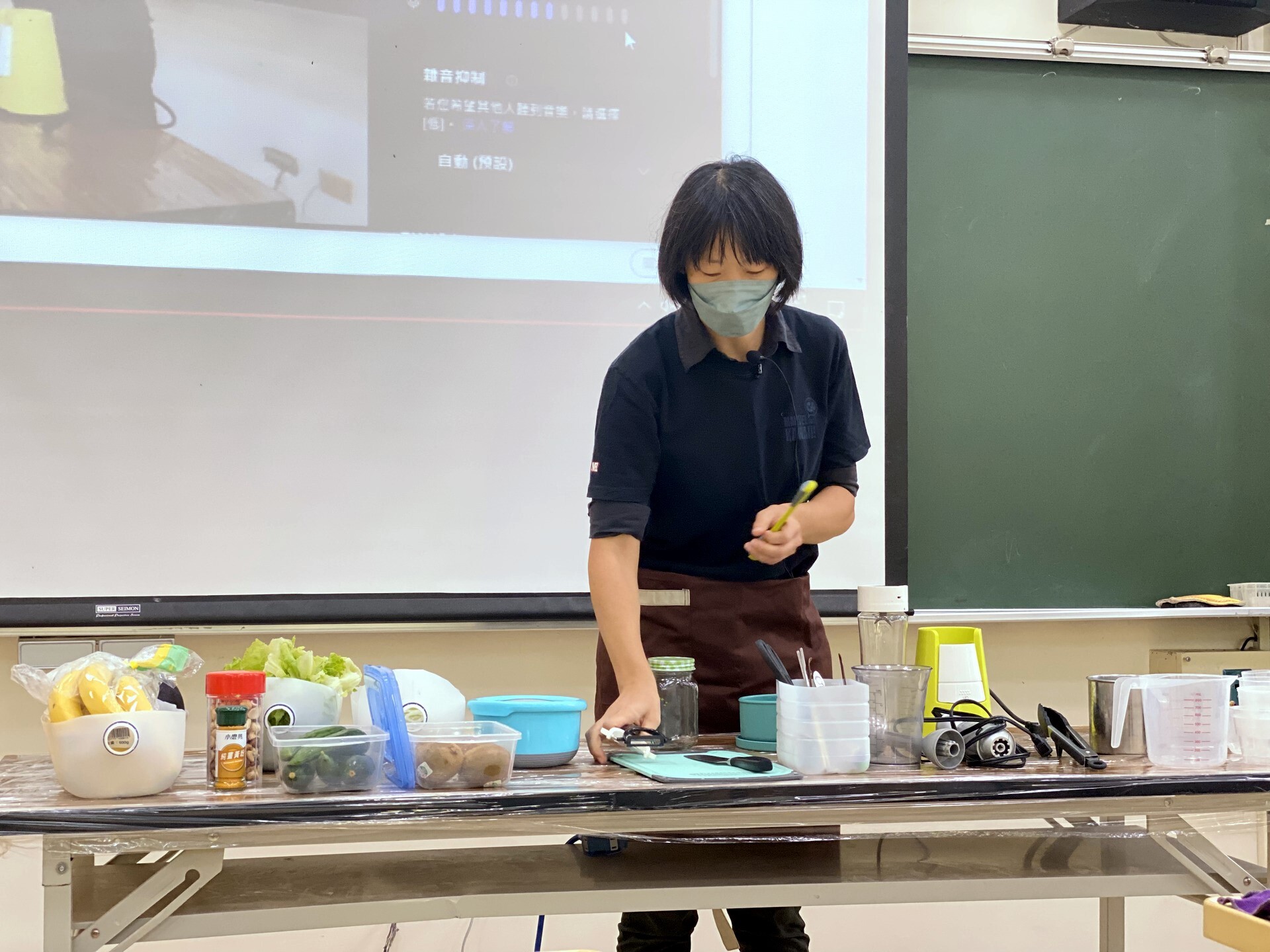 「英語自煮健康管理 」選修課程-綠拿鐵製作