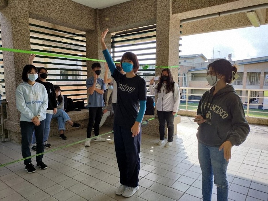 校園英語遊戲-走繩老師說