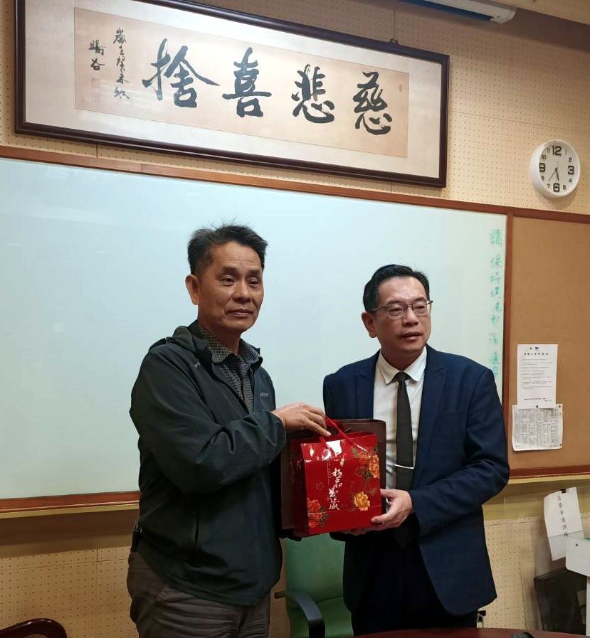 東華大學徐輝明副校長及宜蘭縣教育處由簡信斌處長合影