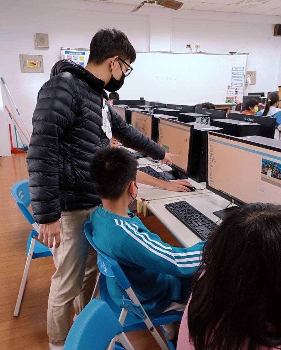 東華大學辦理南華國小寒假英語科技營-五年級程式設計
