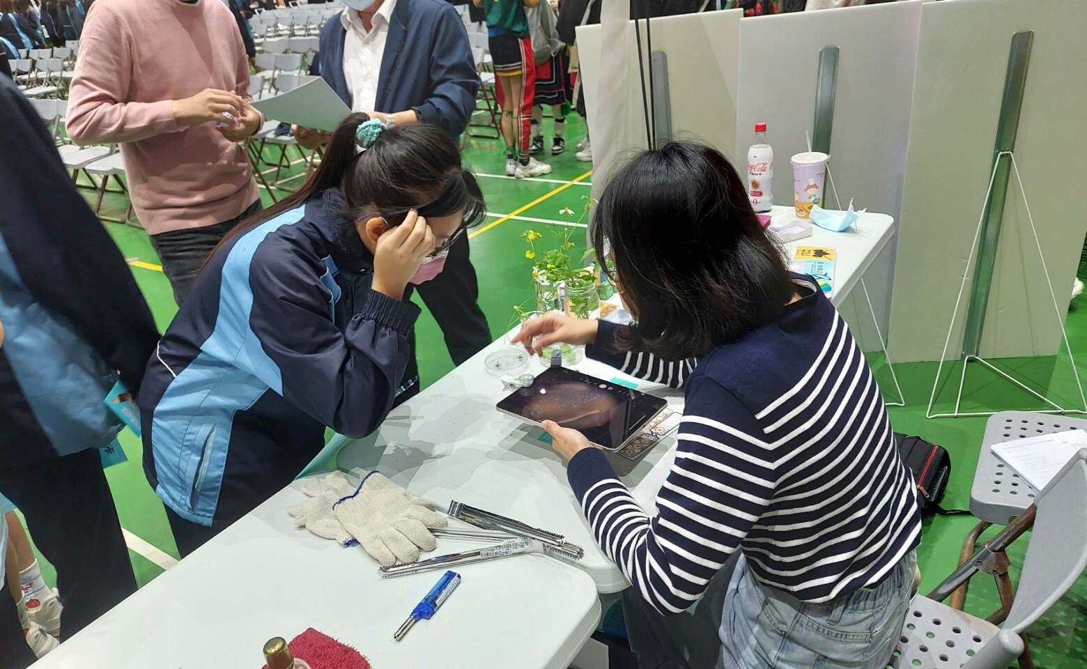 同學體驗uhandy手機顯微鏡關卡