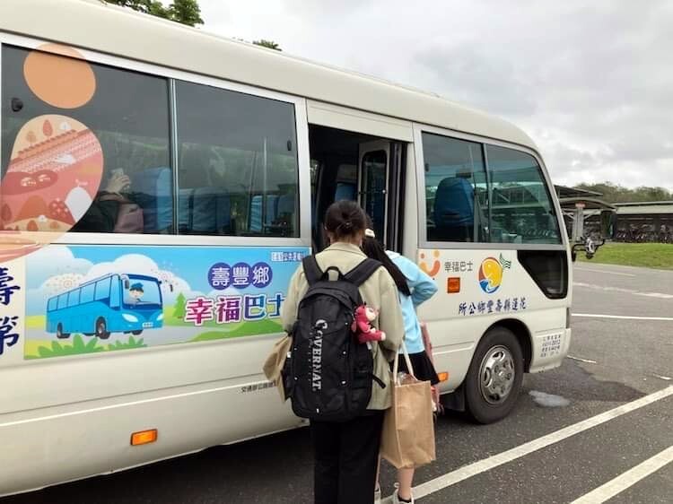 東華大學試辦與壽豐鄉公所合作協助清明連續假疏運學生返鄉車輛試運行