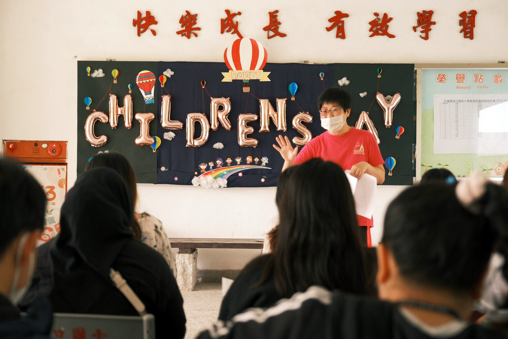 東華大學境外生與溪口國小歡慶雙語兒童節活動之一