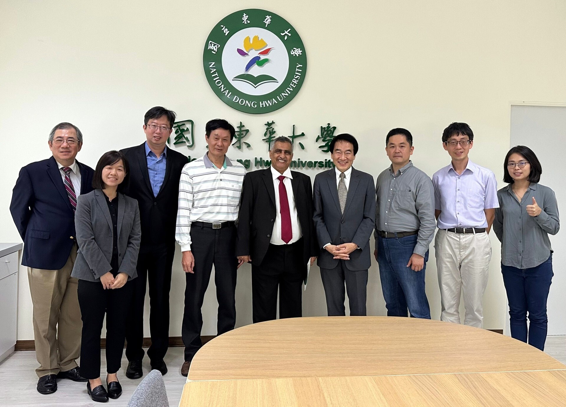 阿曼王國議員Honorable Hatim Al Taie與東華大學能源科技中心、光電工程學系、國際事務處交流合影