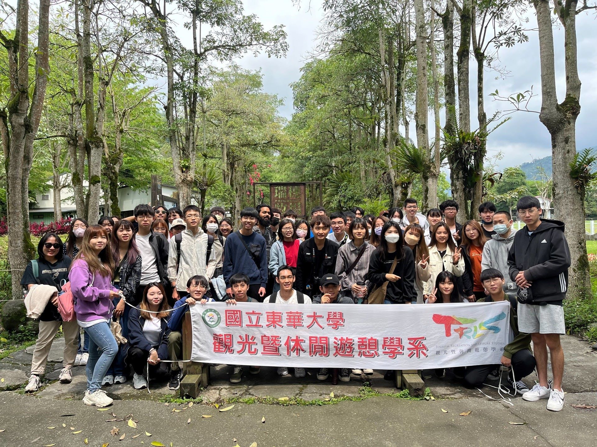 國立東華大學觀光暨休閒遊憩學系參訪師生於瑞穗牧場大合照