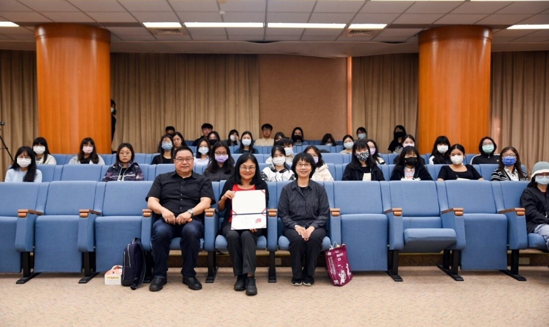 與會師長與學生合影