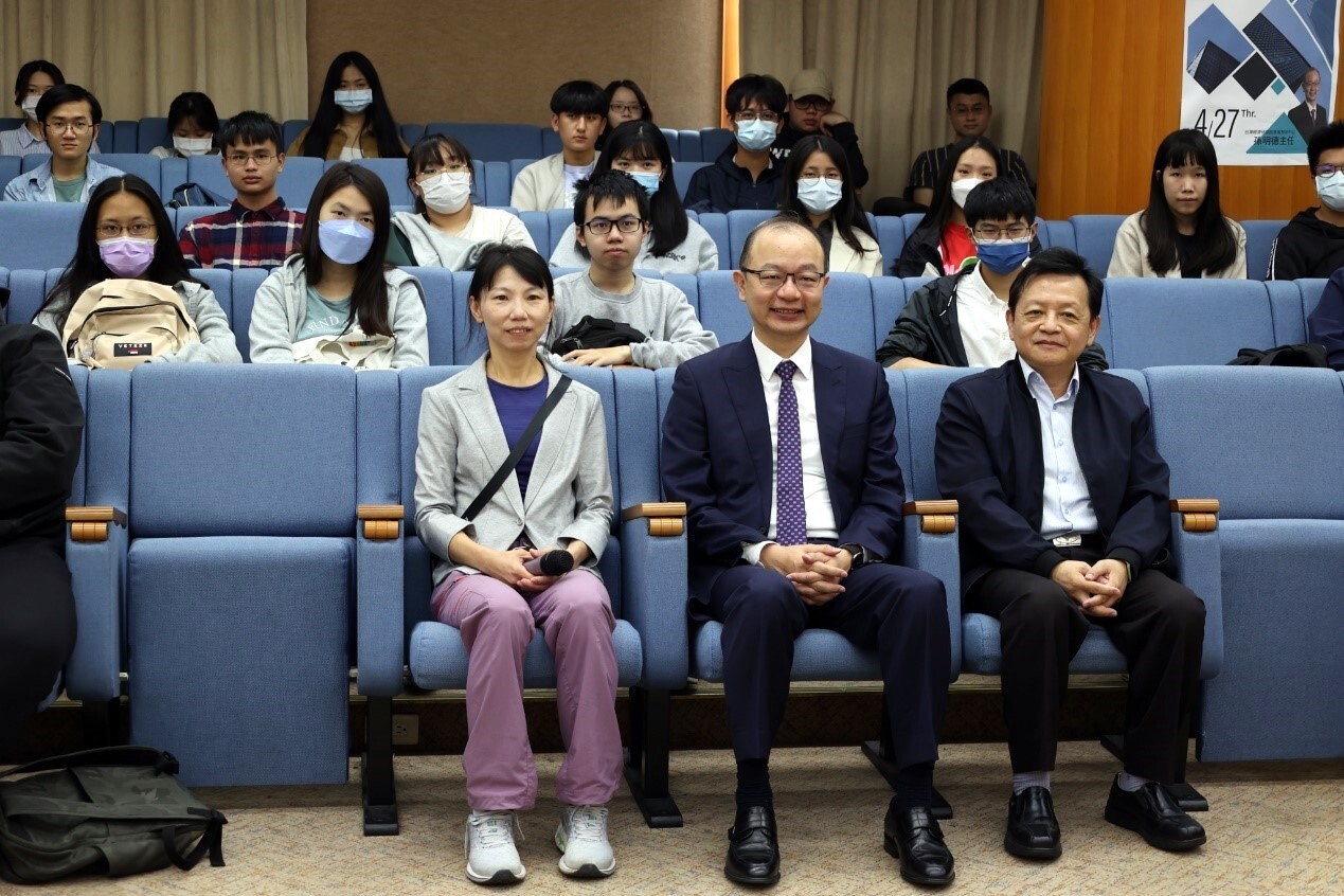 與會師生與講者合影