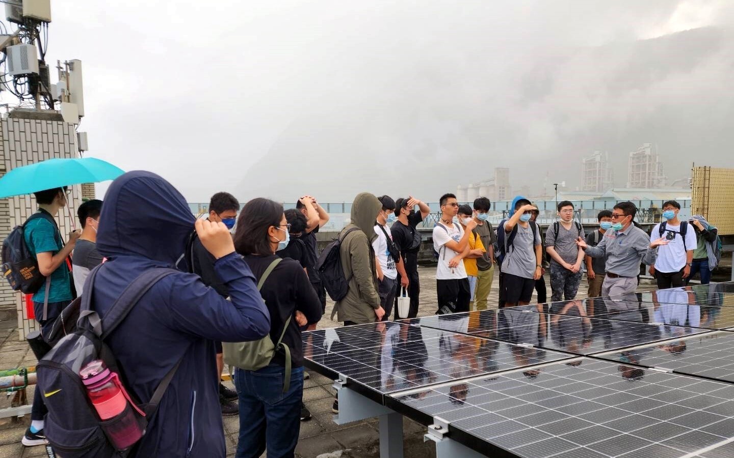 光東華大學光電工程學系師生於秀林鄉和平電廠探究太陽光電的奧秘