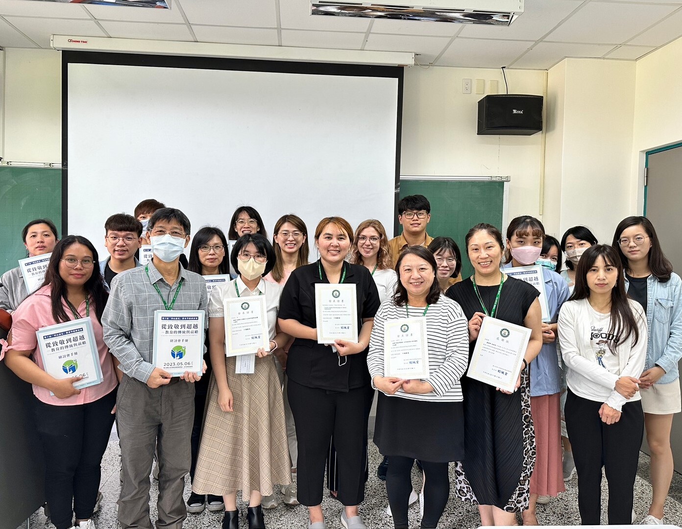 口頭發表者、評論人、參與者合影
