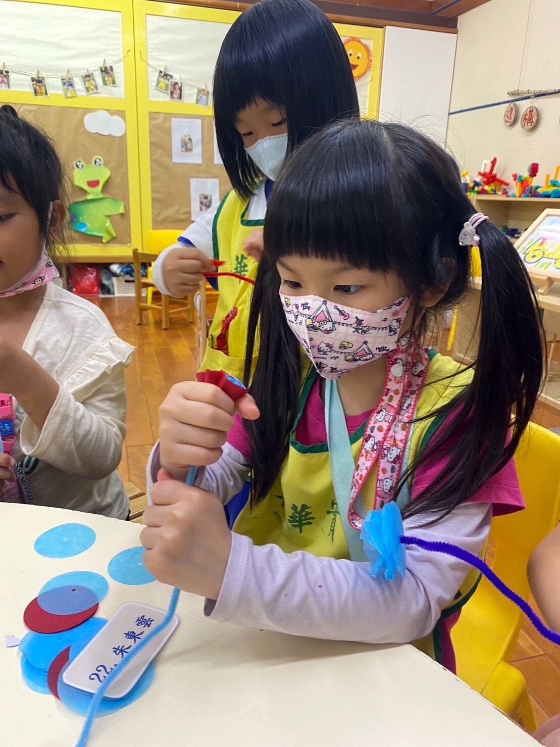 幼兒製作母親節花束