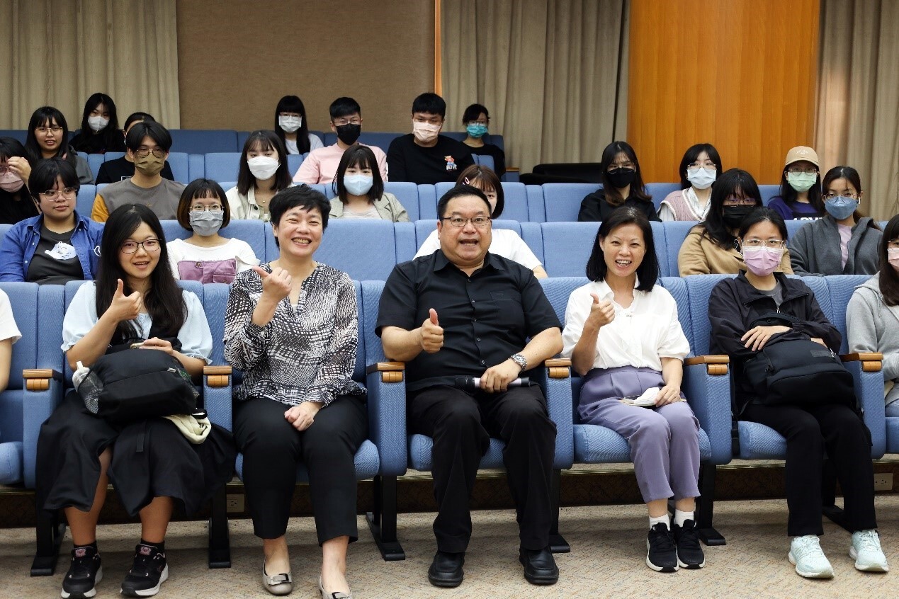 與會師長及學合影