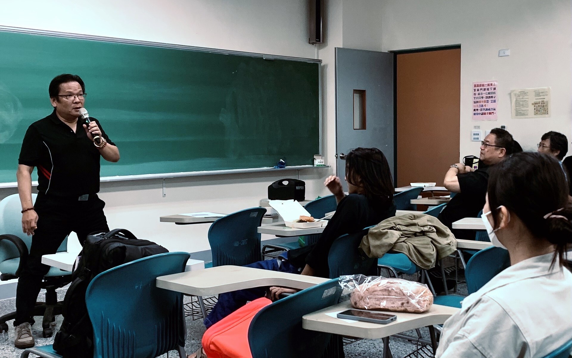 楊允良先生表示,人始終要找到平衡,更要認真面對人生,畢竟「天助自助者」