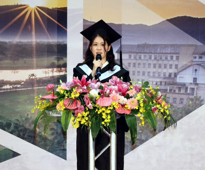 畢業生代表國際企業學系蔡翎妤同學致詞