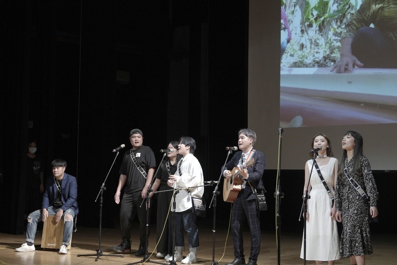 語傳系112級畢製首映會演唱噶瑪蘭歌謠