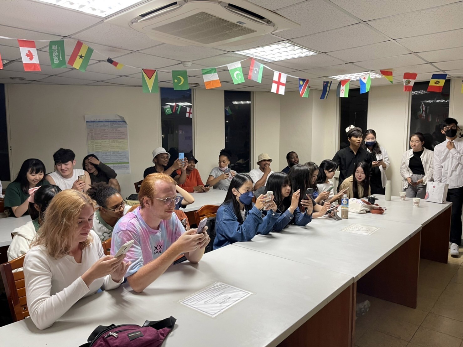 現場參與同學進行Kahoot!互動與交流