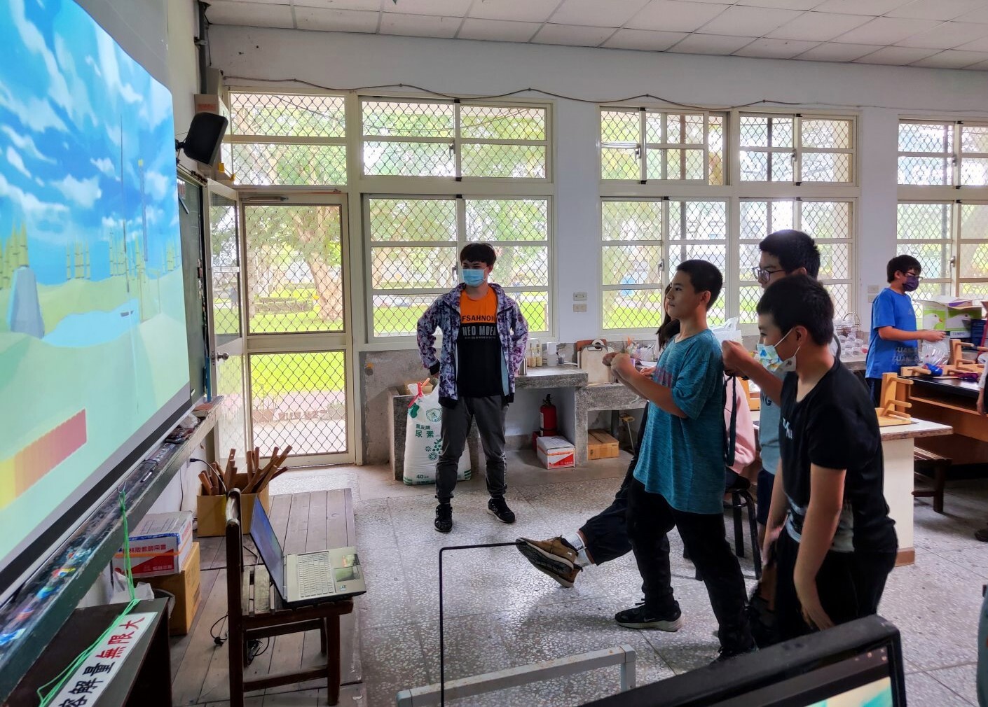 許多學生是第一次玩體感遊戲