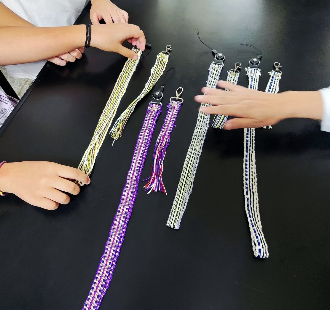 學生們製作的古風客家織帶各具特色