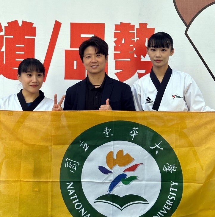 跆拳道代表隊~陳廖霞教練與獲獎同學合影