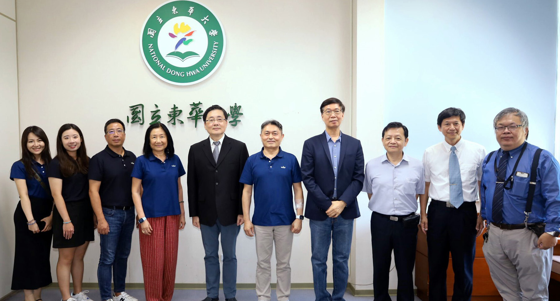 東華大學與緯創軟體簽訂合作備忘錄與會人員合影