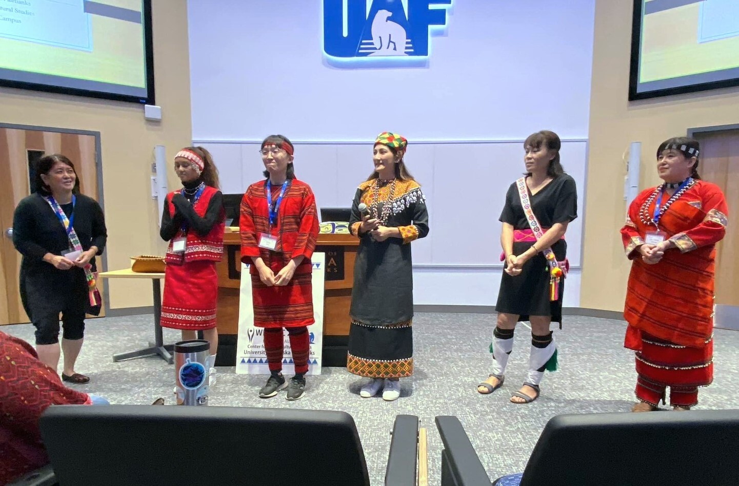 The onsite guests engaged in a cultural blessing ceremony led by Team Taiwan. From left to right : Bavaragh Dagaloma、Away Maya Titiyon 、Temi Pihu、Mulas Ismahasan Islituan、Ifuk Saliyud、Ciwas Pawan