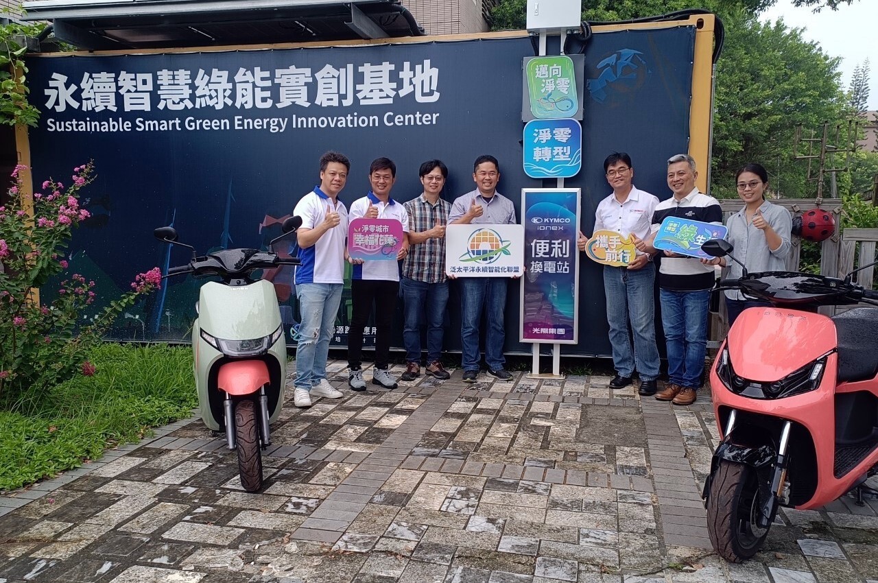 RE100綠能電池交換站大合影