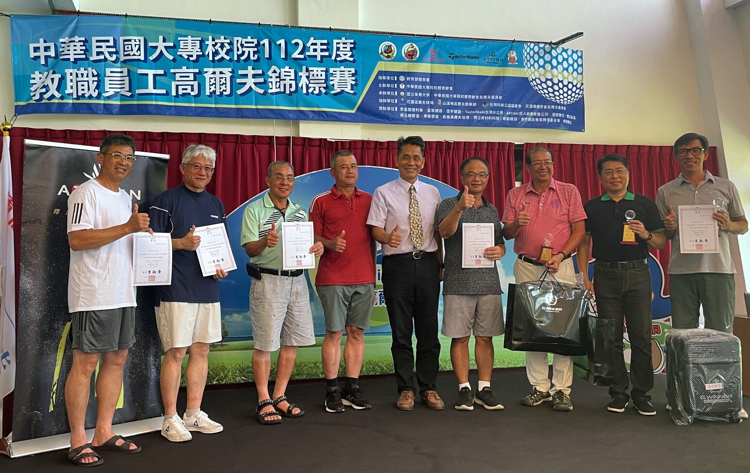 徐副校長與首長組獲獎選手合照