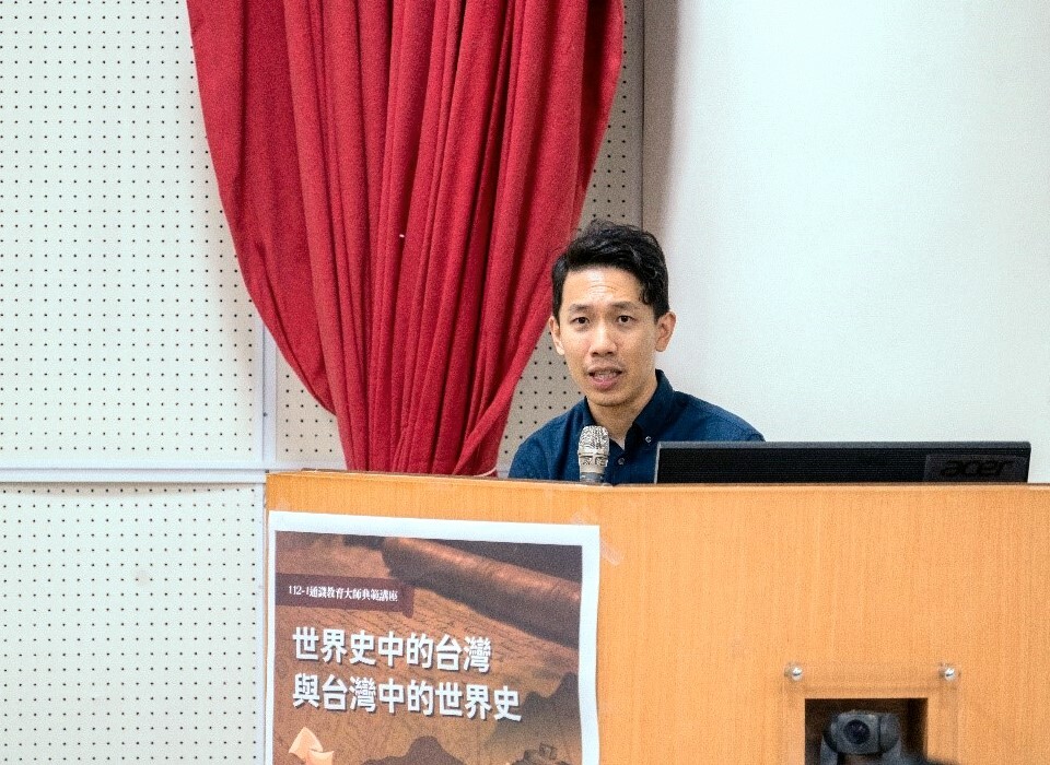 涂豐恩總編輯與學生分享求學歷程及出版業經歷