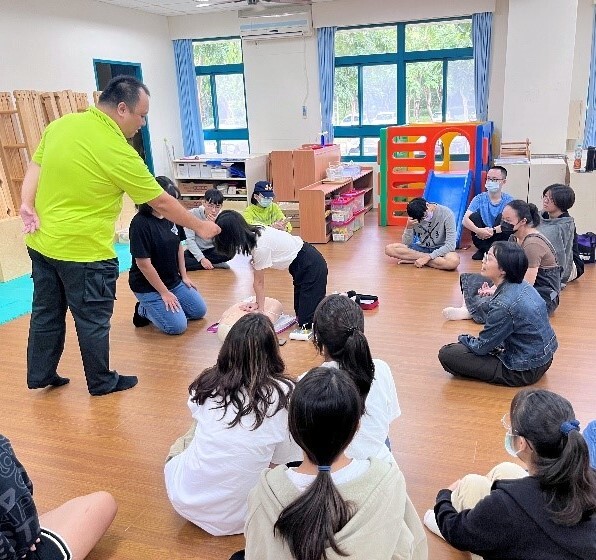 「 基本救命術」訓練課程分站練習-雙人CPR操作