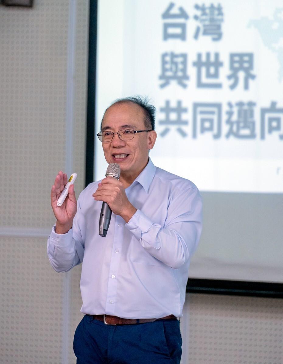 周文臣教授與學生分享生態保育的重要性