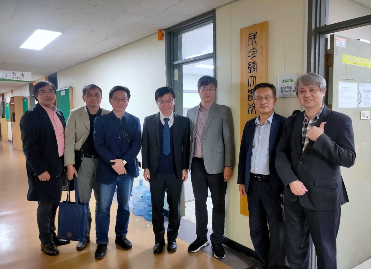 至成均館大學文科大學院進行拜會交流,與安大會院長進行座談,啟動後續簽訂學術交流MOU之規劃