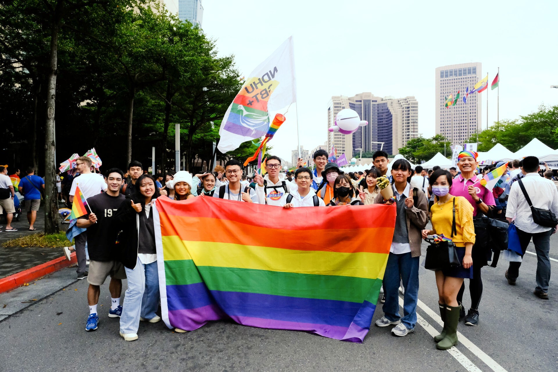 團隊於遊行廣場前合影