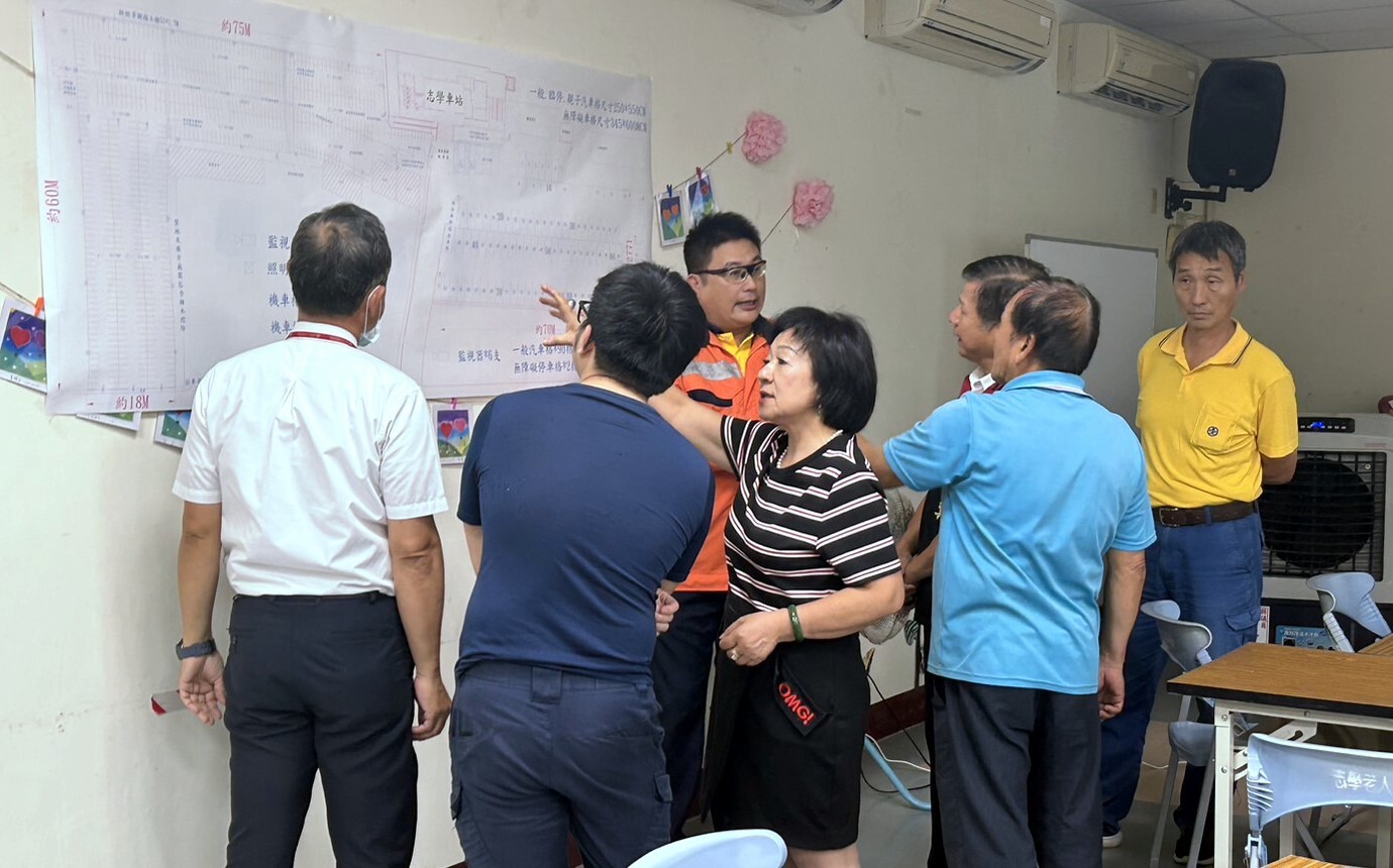 徐雪玉副議長表示,特別感謝臺鐵局完成規劃及廠商招標程序作業,嘉惠志學社區及滿足東華大學師生之停車需求