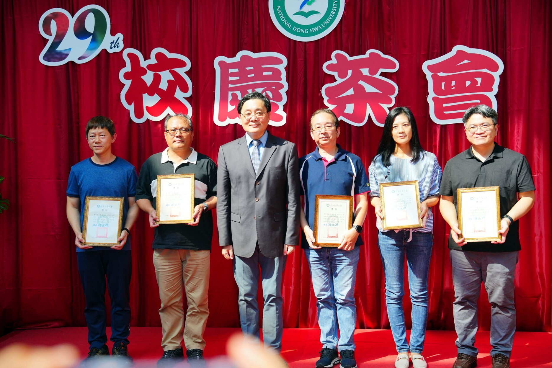 績優職員獎:劉柏汎技術師、鄭袁建中組長、 陳芳甫校安、吳羿潔助理及許紹峯組長
