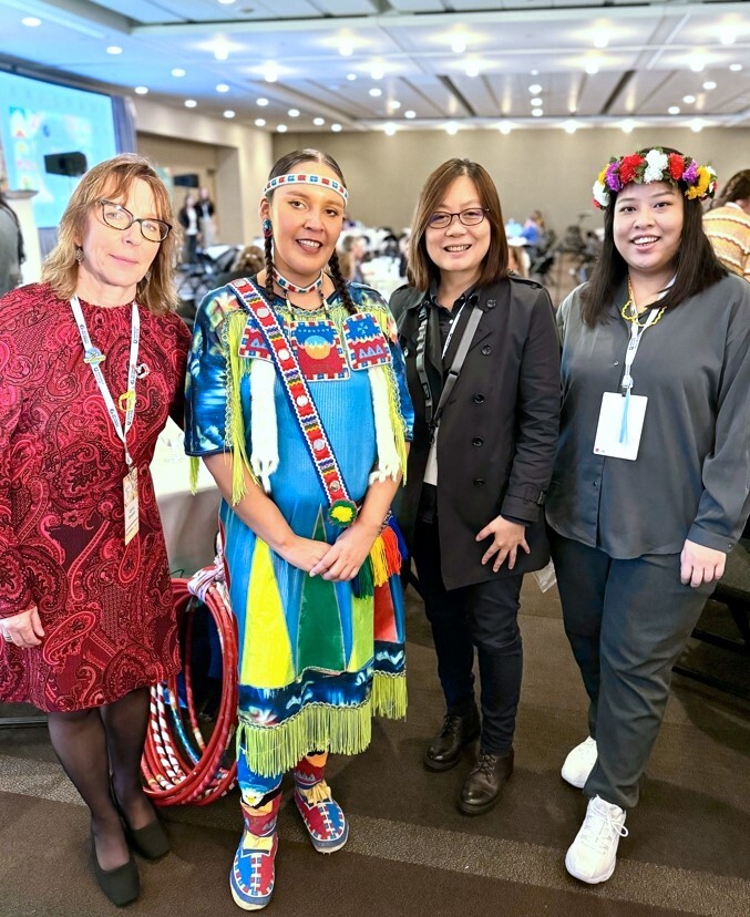 東華大學與全球開放教育副主席Constance Blomgren、加國第一民族傳統舞蹈冠軍Sandra Lamouche進行文化交流