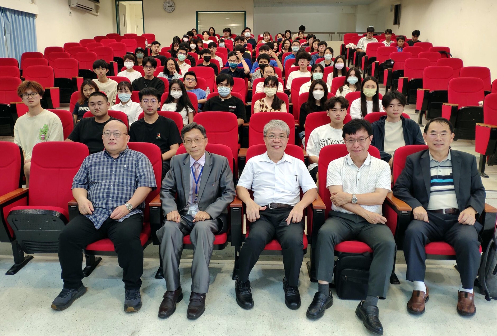 人社院與公行系於11月7日聯合執行第一場江松樺先生講座