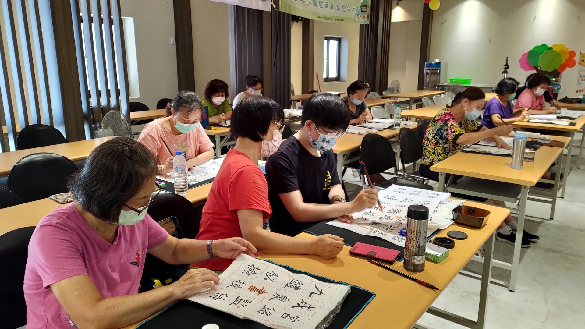 行間巡視與作業批改