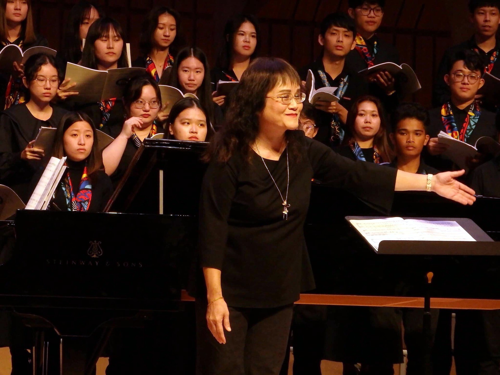 國立東華大學音樂學系合唱團與指揮彭翠萍(羅斌攝影)