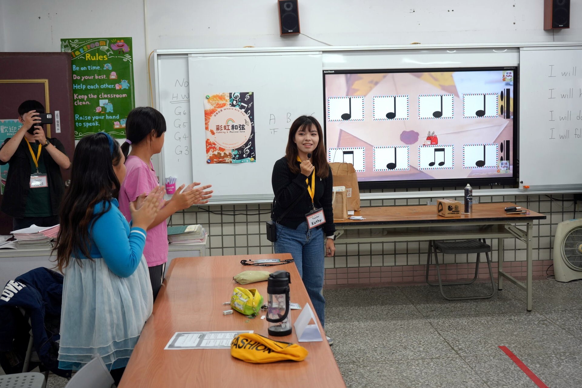 課程「彩虹和弦」音樂篇,以回收物組成打擊樂團